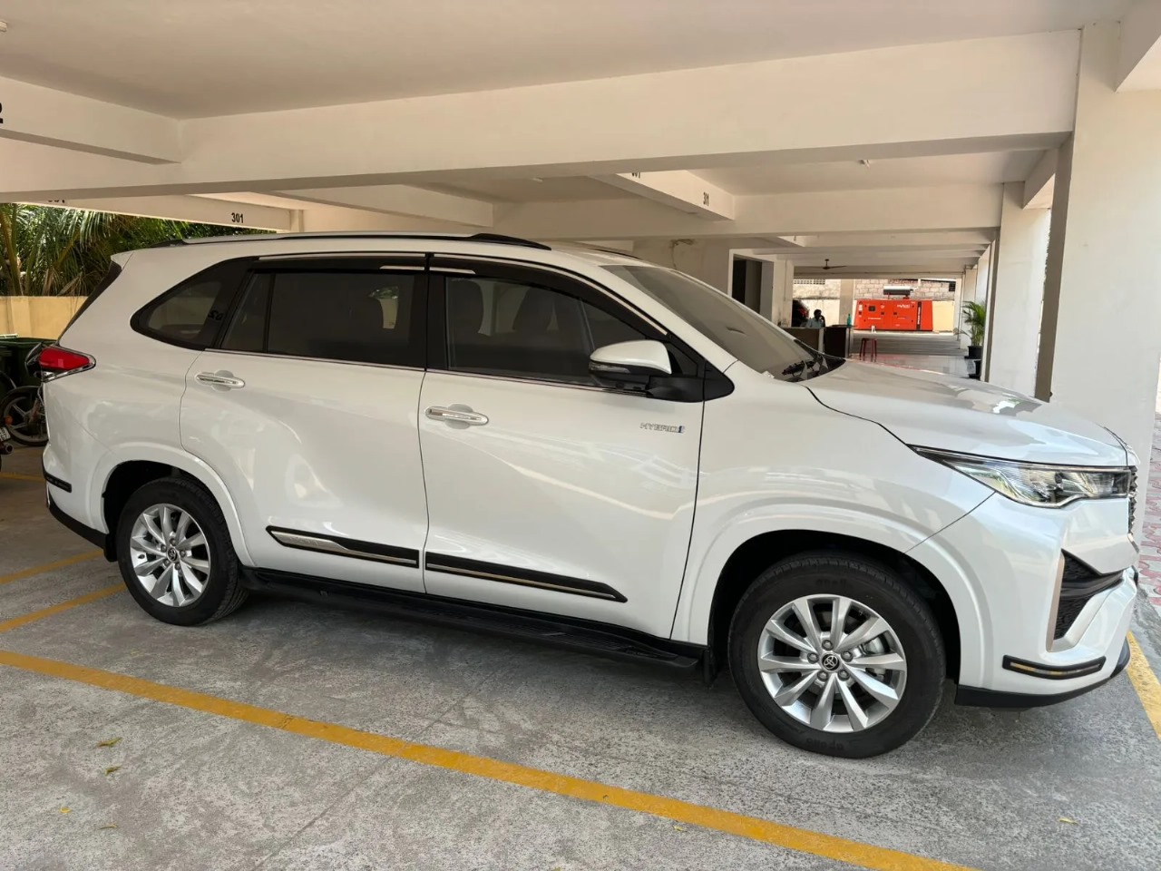 Innova Hycross